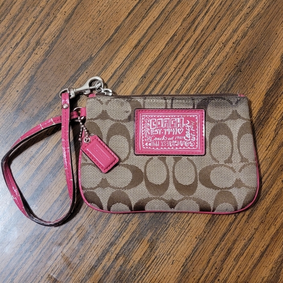 Authentic Coach Poppy Logo Wristlet - Picture 9 of 11